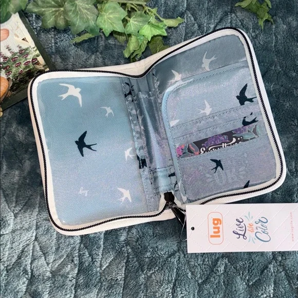 Lug Matte Luxe Passport Travel Wallet - Pilot ~ White - Picture 3 of 3